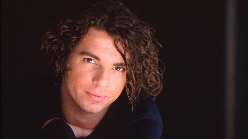 getty_michaelhutchence_112122