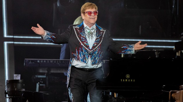getty_eltonjohnonstagearmsout_120222