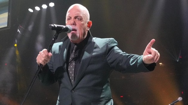 getty_billyjoelstandingmsg_120522