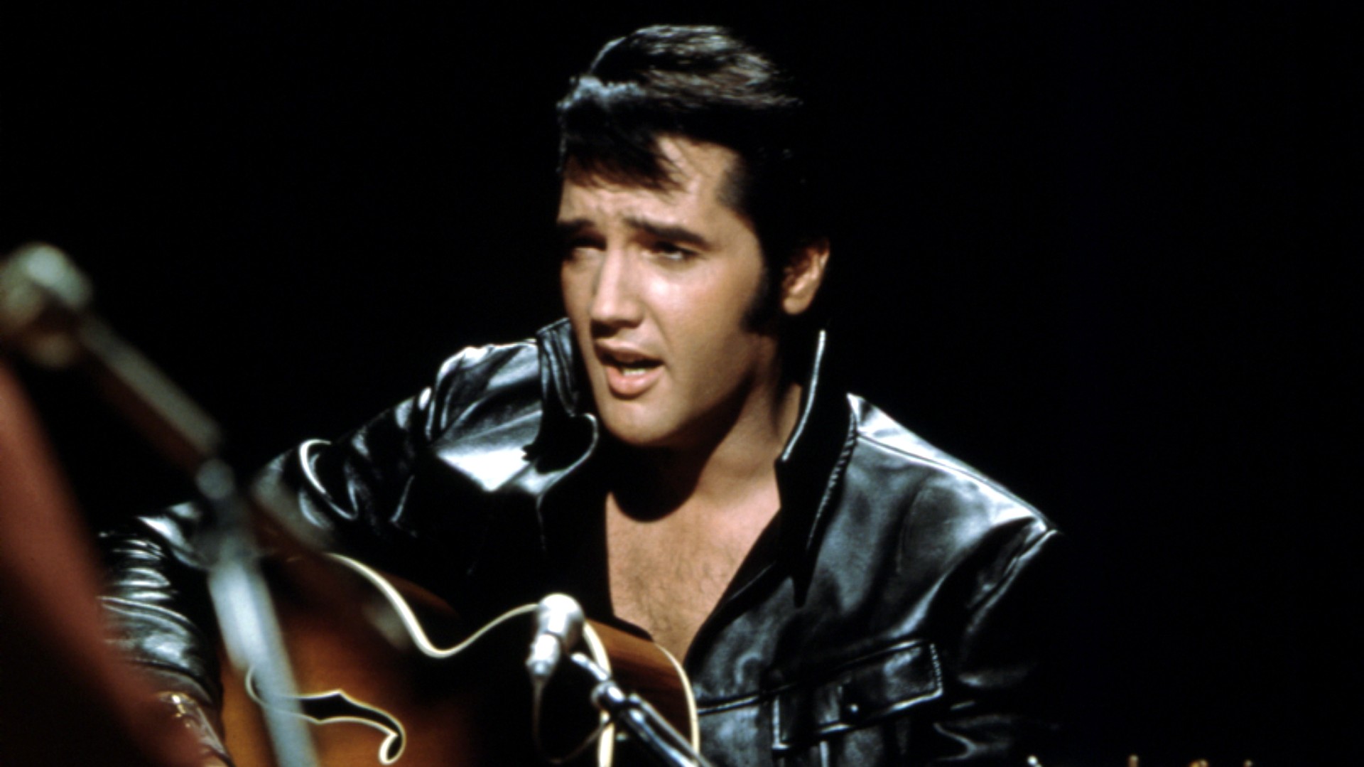 getty_elvispresley_011023