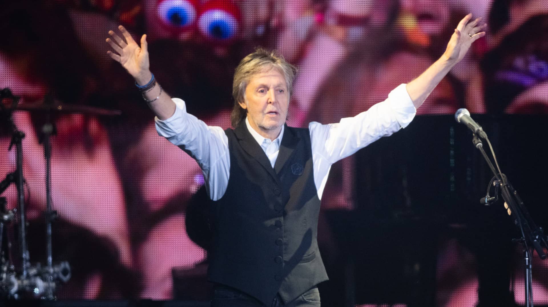 getty_paulmccartney_012523737105