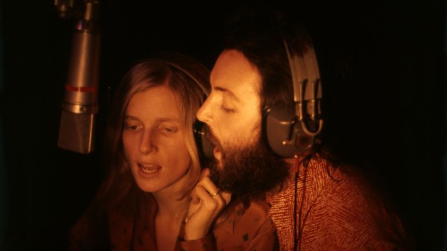 m_paulmccartney26linda_020523527582