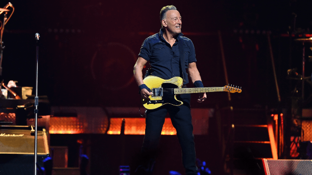 getty_brucespringsteen_021323780277