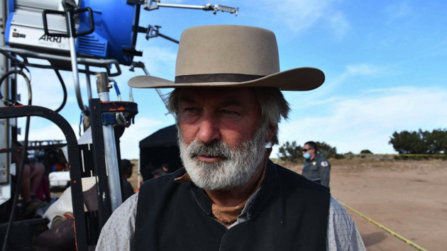 alec-baldwin-r_hpmain_20230218-192217_16x9_992_0508349