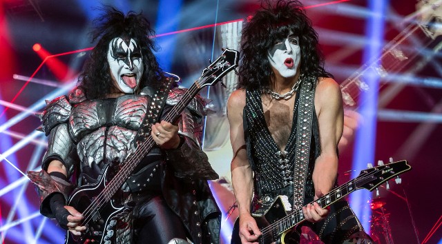 getty_kisspaulandgene_022223753689