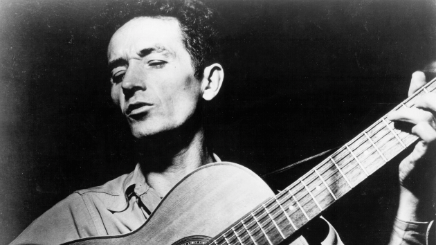 getty_woodyguthrie_03142365693