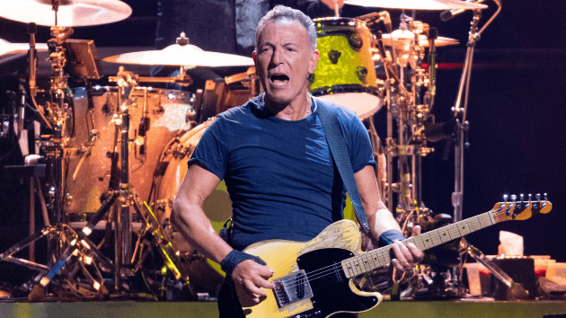 getty_brucespringsteen_030923759374