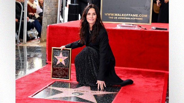 getty_courtney_cox_walk_of_fame_03232023897658