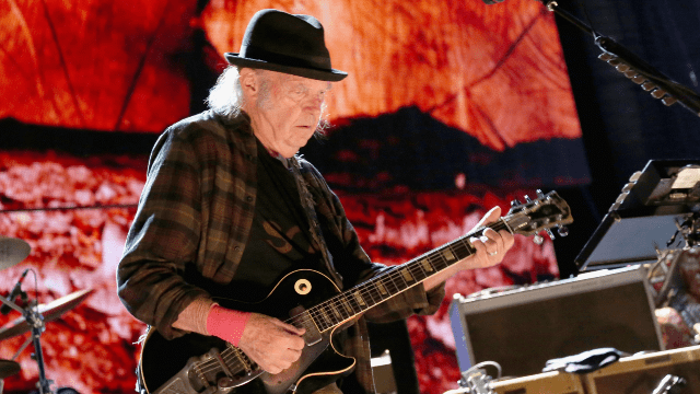 getty_neilyoung_032423121697