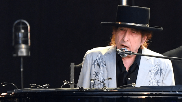 getty_bobdylan_040423_0627393