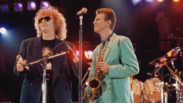 getty_ianhunterdavidbowie_040523937875