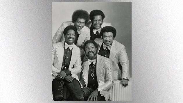 m_thespinnersrockhall_050323747209