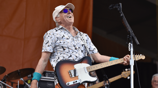 getty_jimmybuffett_051823107750