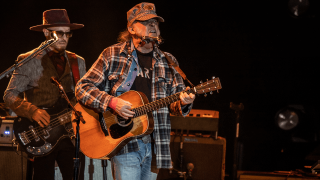 getty_neilyoung_060823105246