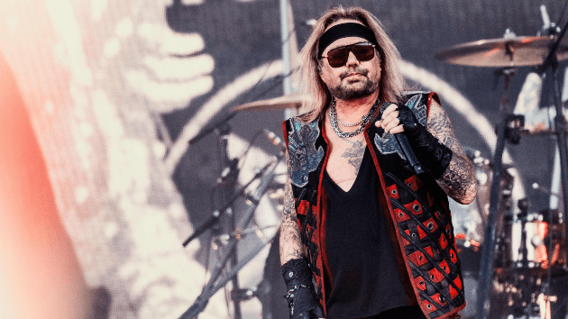 getty_motleycrue_070323592544