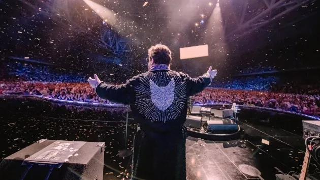 m_eltonjohnfinalshow_070923984702