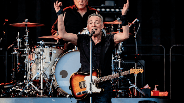 getty_brucespringsteen_080123358942