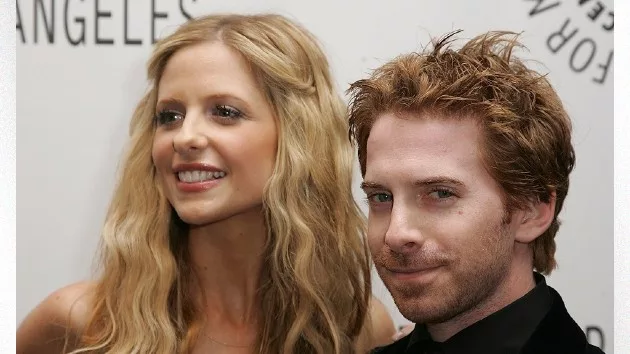 getty_sarah_michelle_gellar_seth_green_08072023935393