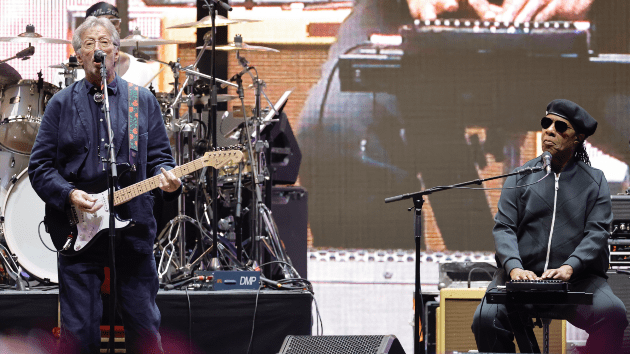 getty_ericclaptonsteviewonder_092523945803