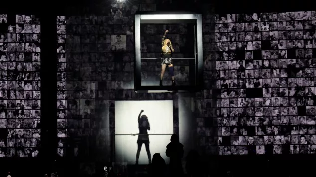 m_madonnaopeningnight_102423431479
