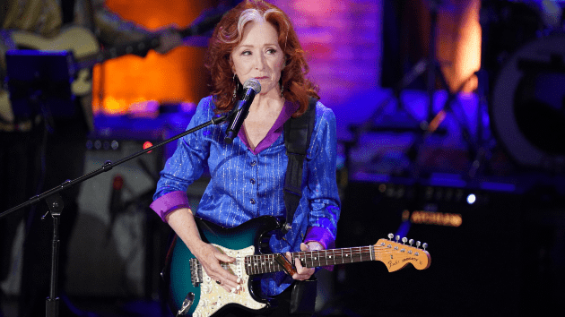 getty_bonnieraitt_101723294910