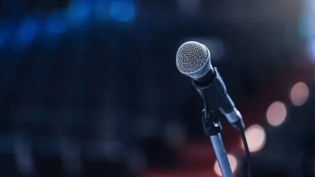getty_empty_mic_102620235d251990