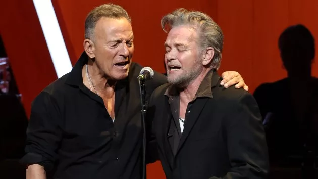 getty_bruceandmellencamp_110723309526