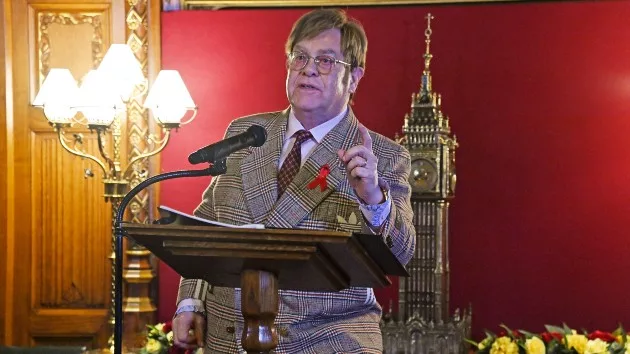getty_eltonjohnspeakstoparliament_113023956714