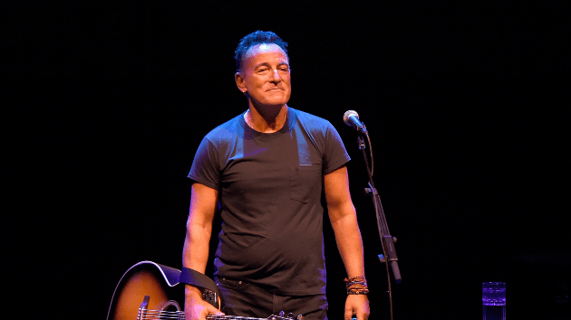 getty_brucespringsteen2_120123273410