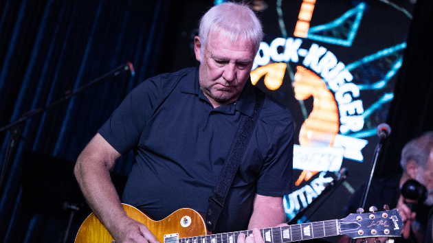 getty_alexlifeson_120623962201