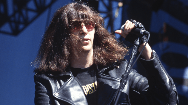 getty_joeyramone_121123571127