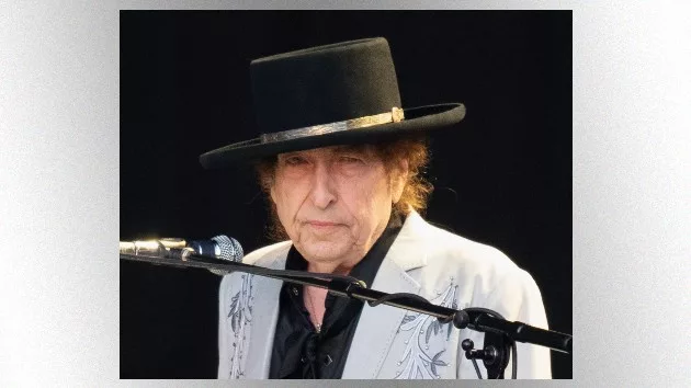 getty_bobdylan_1218235880