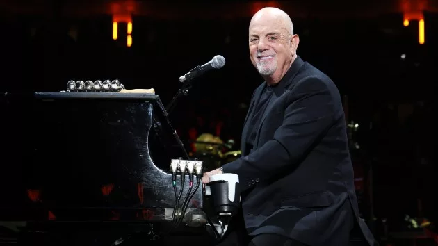 getty_billyjoelsmiling_122123492399