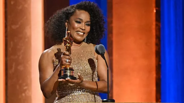 getty_angelabassett_01102415734