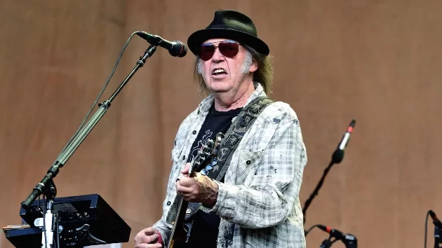 getty_neilyoung_031324121563