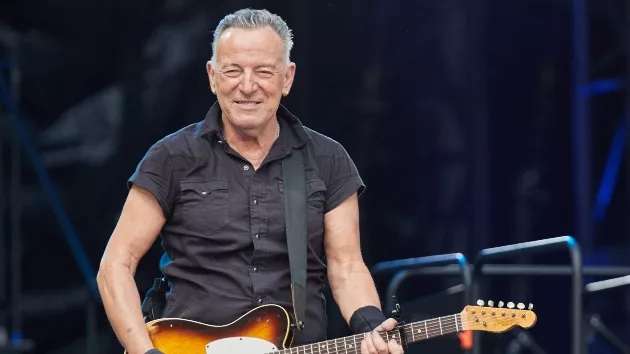 getty_brucespringsteen_031524825639