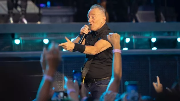 getty_brucespringsteen_0318243290