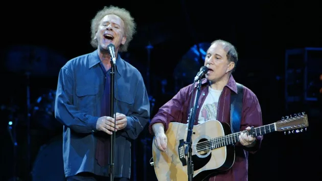 getty_simonandgarfunkel_032124864328