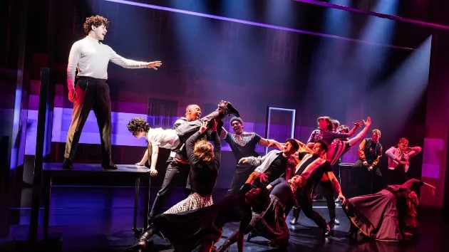 m_thewhostommybroadway_032524887617