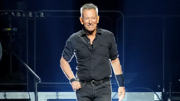 getty_brucespringsteen_032524347646