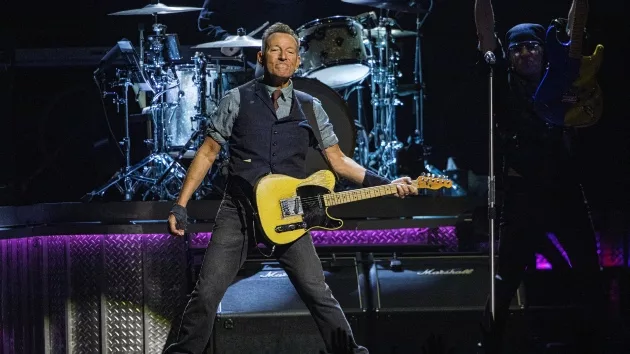 getty_brucespringsteen_040224135129