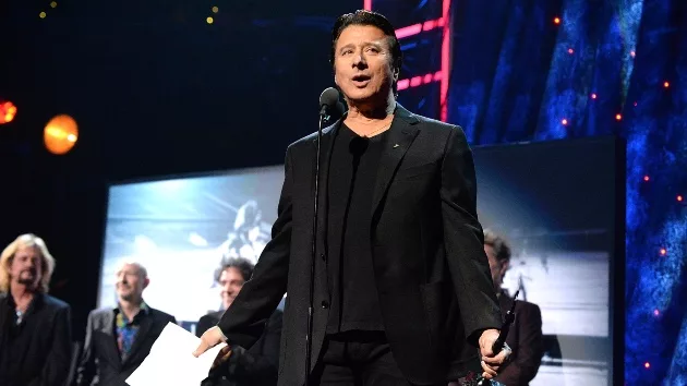 getty_steveperry_050224873212