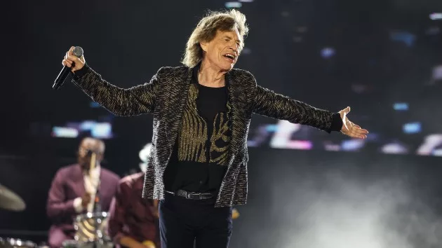 getty_mickjaggeronstage_5242468495