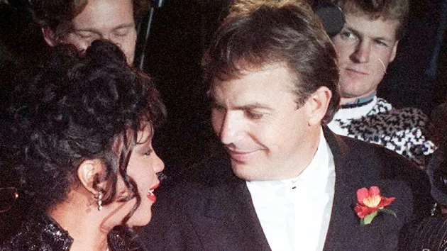 getty_kevincostnerandwhitneyhouston_060424704814