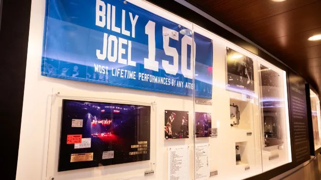 m_billyjoelexhibit_072424709942
