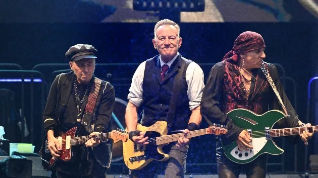 getty_brucespringsteen_081524726781