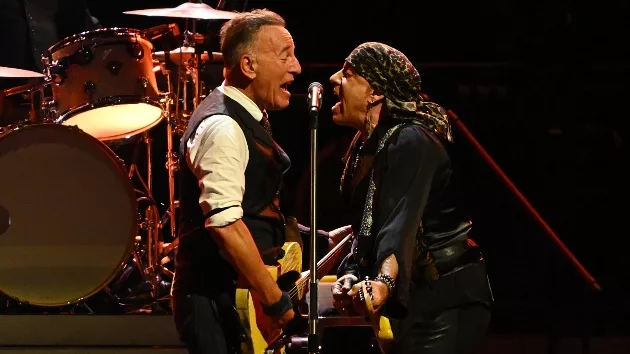 getty_brucespringsteenstevievanzandt_091324913975