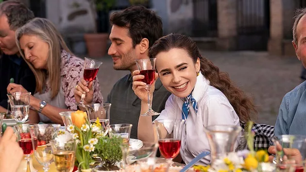 e_emily_in_paris_5_09162024927848