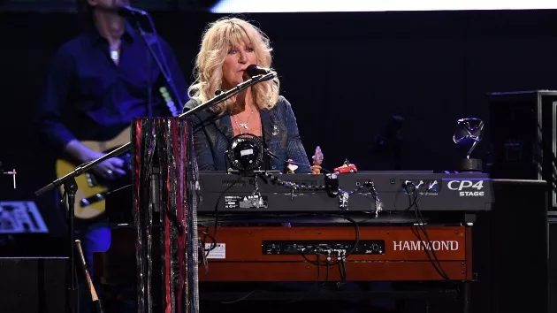 m_christinemcviejuliens_larrymarano_100824866572