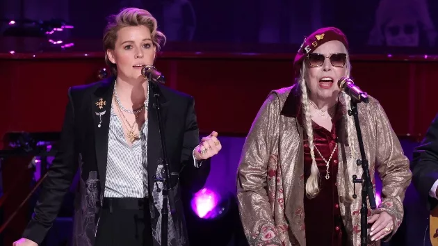 getty_jonimitchellbrandicarlile_100824422159